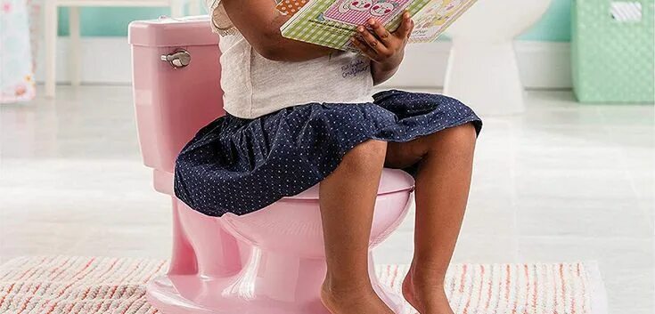 Russian poop. Russian poop girls. Poop в шорты. Potty training girls poop сандалии. Женщина на горшке.