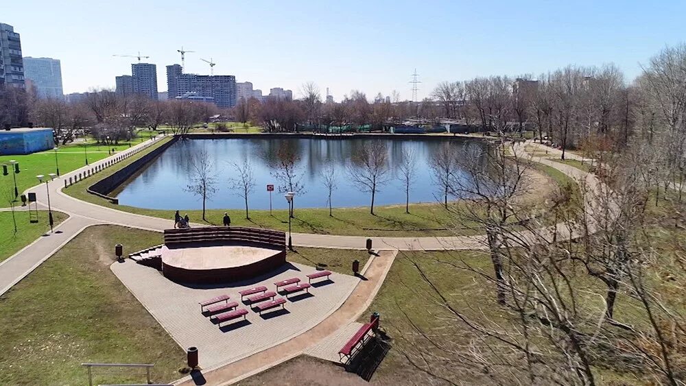 Зюзино московская. Парк Зюзино на Каховке. Парк Зюзино пруд. Парк Зюзино Москва. Скверы в Зюзино.