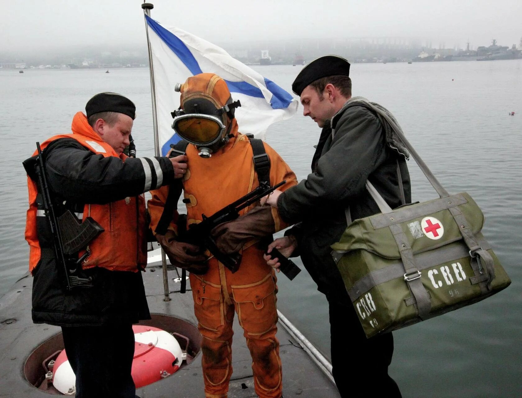 Подготовка флот. Водолазы ВМФ. Водолазы на подводной лодке. Водолазы подводники подводники. Водолаз подводник.