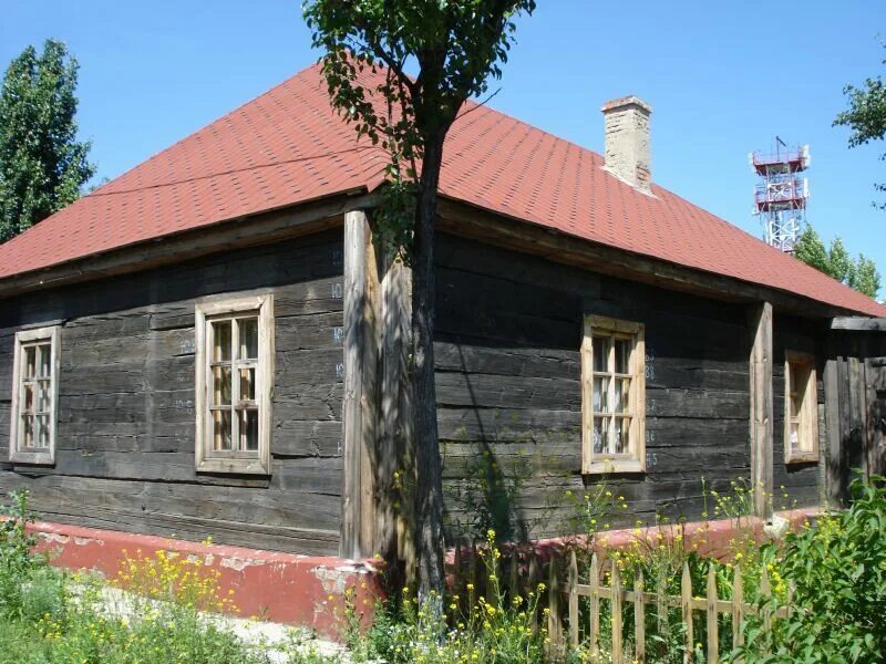 Поволжские дома. Деревни Саратовской области. Дом поволжских немцев. Саратов деревня. Деревенский дом Поволжье.