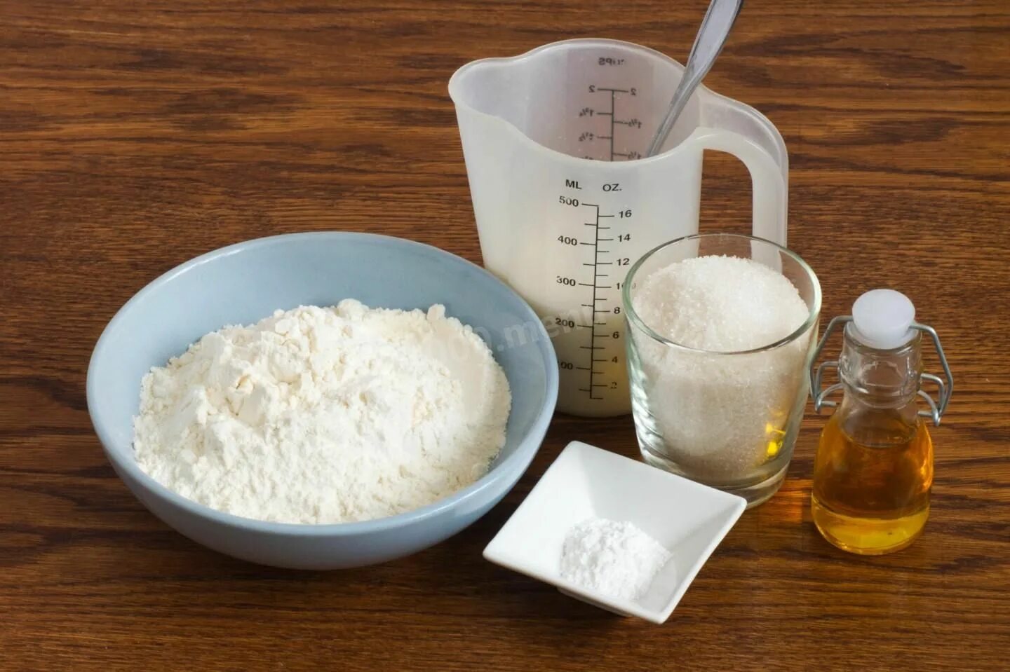 Вода мука сахар что можно приготовить. Мука масло сахар. Молоко сахар мука масло. Ингредиенты для теста. Мука сахар соль.