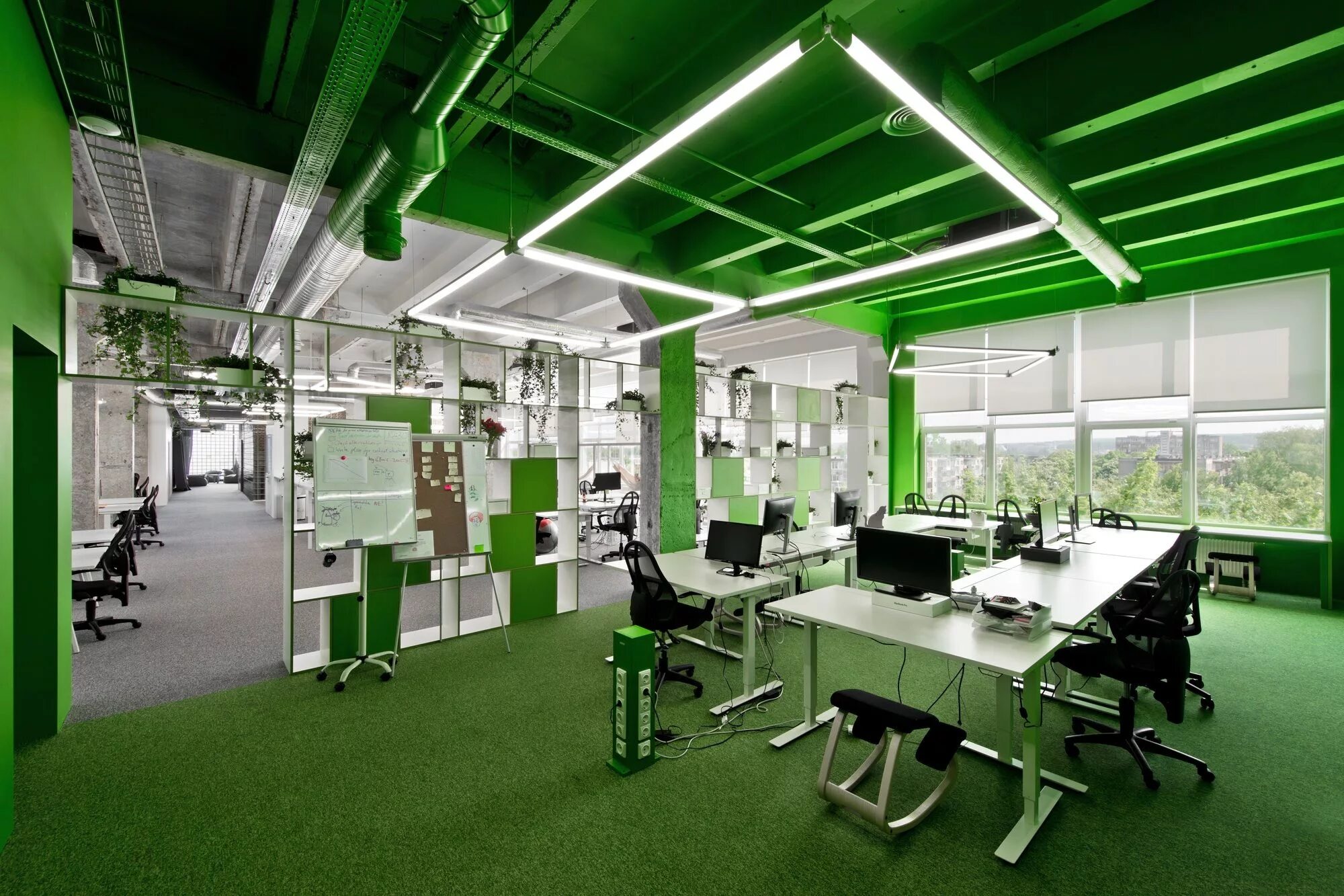 Опен Спейс офис зеленый. Офисный интерьер. Офис в зеленых тонах. Современный офис.