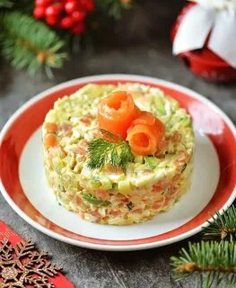 Салат с креветками семгой и красной