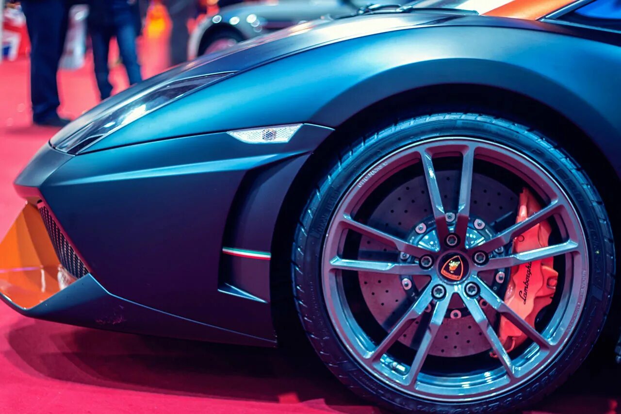 Машина wheel. Колеса ламборджини авентадор. lamborghini aventador bbs wheels. колеса на спорткар ламборджини. колесо автомобиля.