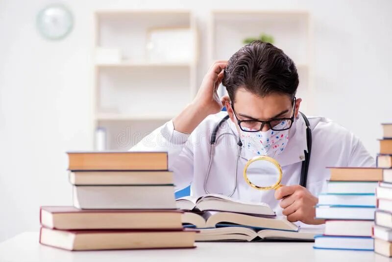 Читать врач и студентка. Утомление студентов медиков. Задумчивый студент медик. Студент медик в библиотеке. Библиотека медика.