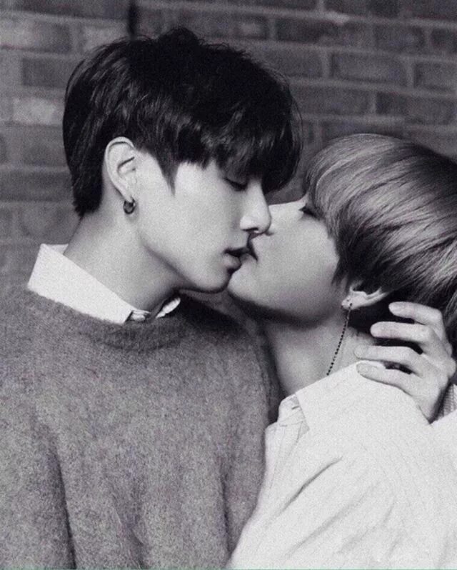 Фф вигуки школа. Вигуки бтс. чонгук и тэхен. vkook. бтс тэхён 18.