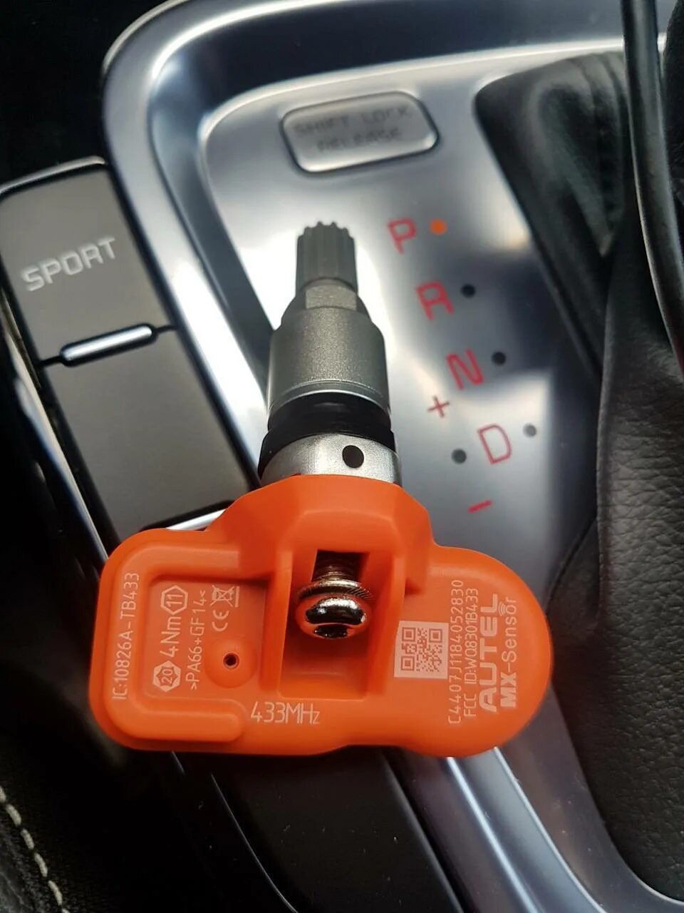 Можно ли ездить без датчиков давления. Датчики давления kia ceed 2019 гайка. датчик давления в шинах kia. датчик давления в шинах киа сид 2025. датчик давления в шинах kia ceed 1.