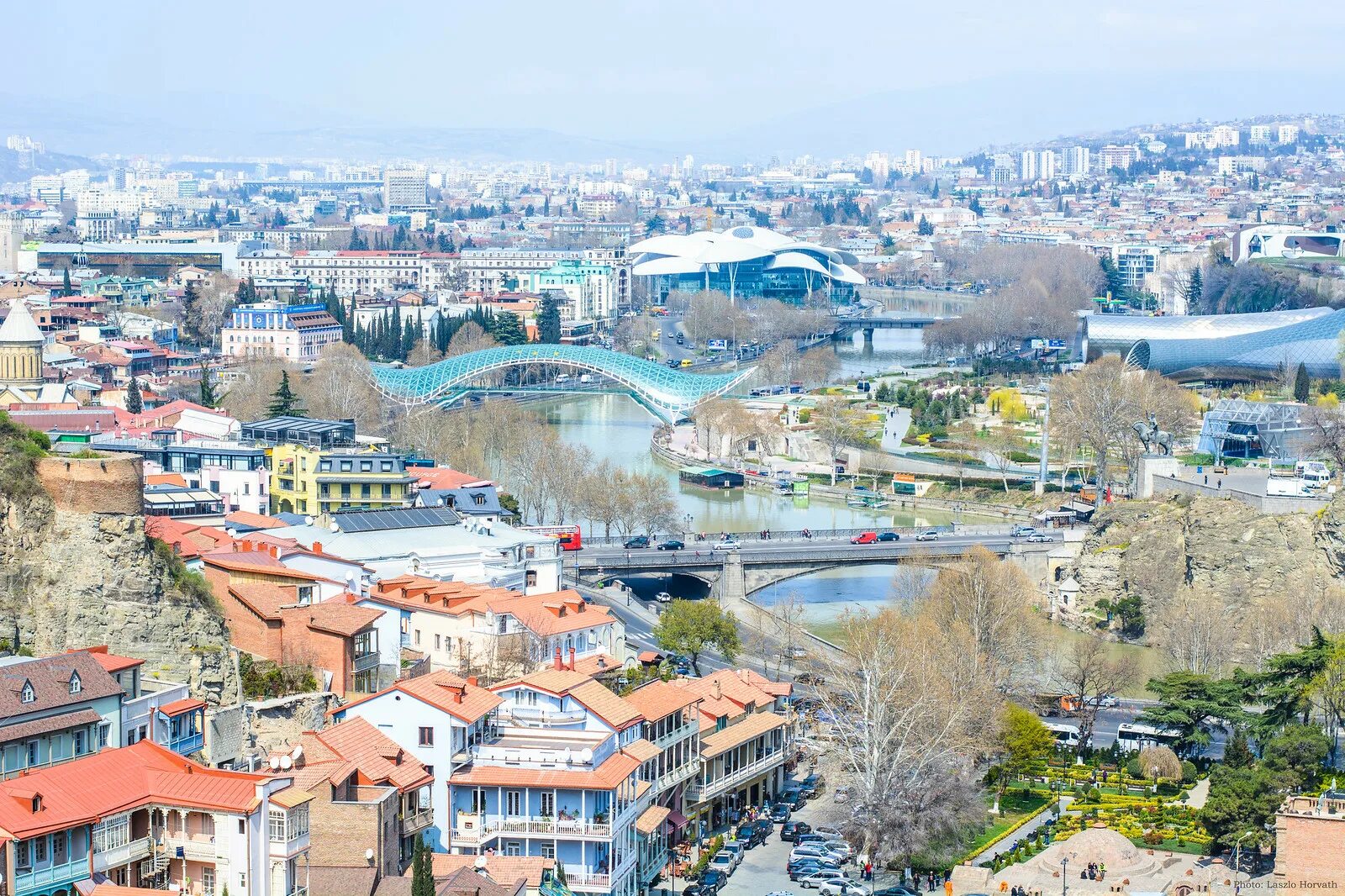 Где город тбилиси. Грузия Тбилиси достопримечательности. Тбилиси достопримечательности города. Грузия Тбилиси фото. Старый Тбилиси достопримечательности Тбилиси.
