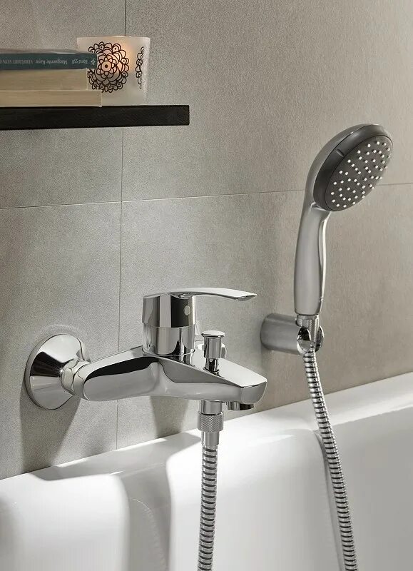 Смесители для ванны grohe хром. Смеситель Grohe Eurosmart 33300002. Смеситель для ванны Grohe New Eurosmart 33300002. Смеситель Grohe Eurosmart однорычажный для ванны (33300003). Смеситель Грое Евросмарт для ванны.