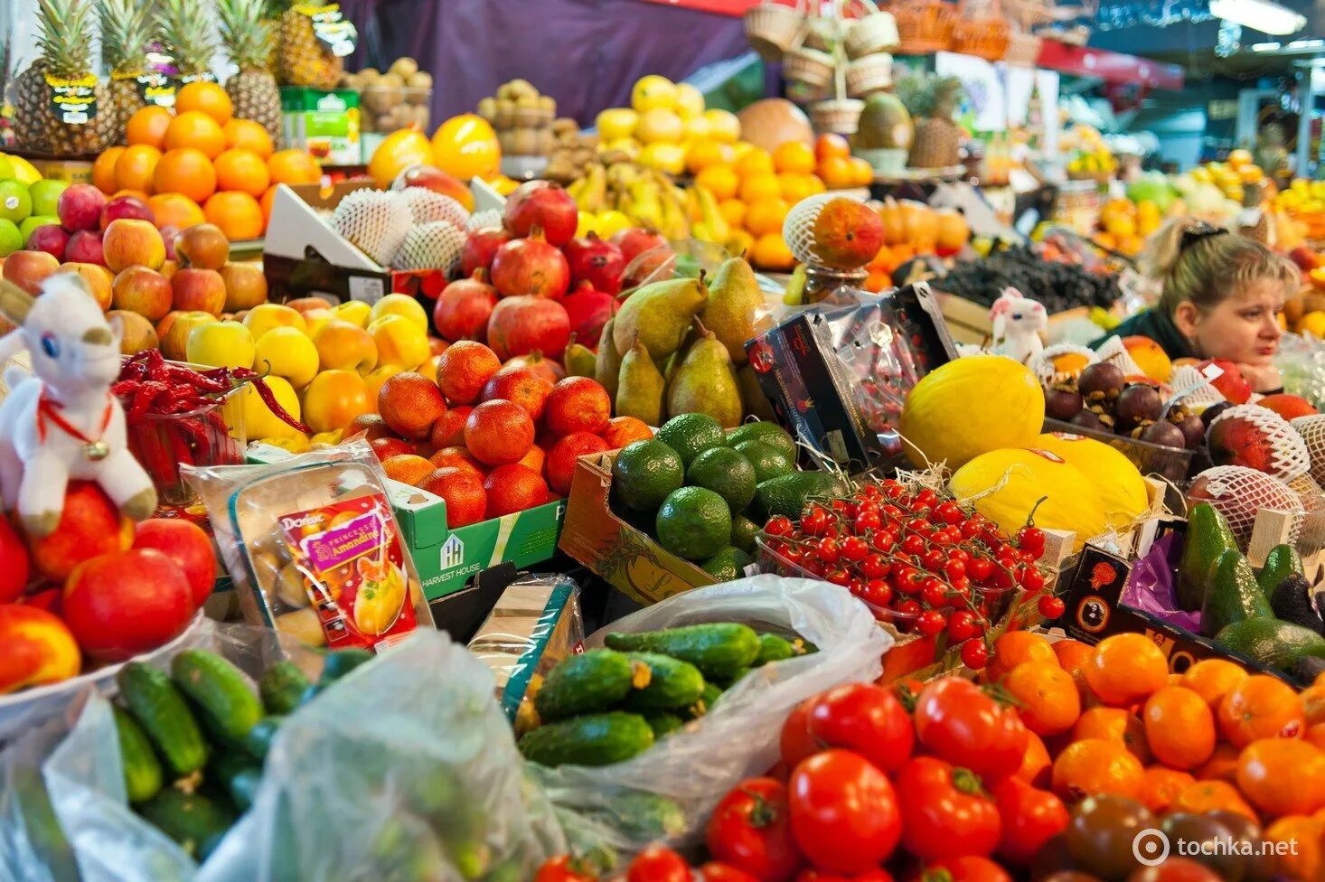 Овощи на рынке. Рынок овощей и фруктов. Овощной рынок. Фрукты на рынке. Vegetables market