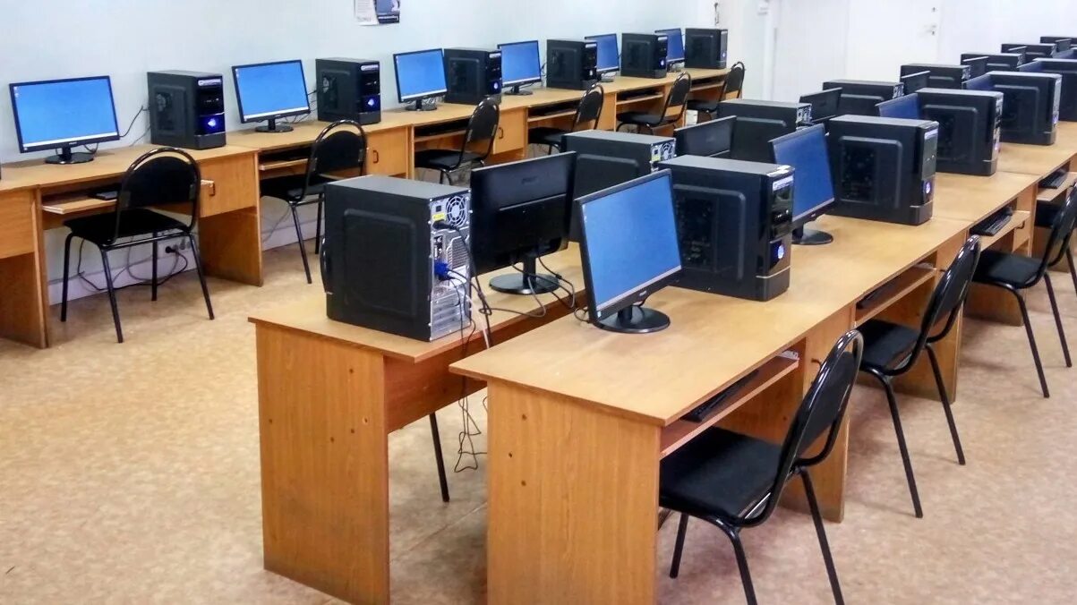 Персональные компьютеры для школы. Оборудование для компьютерного класса. Компьютерный класс. Современный компьютерный класс. Компьютер в школе.