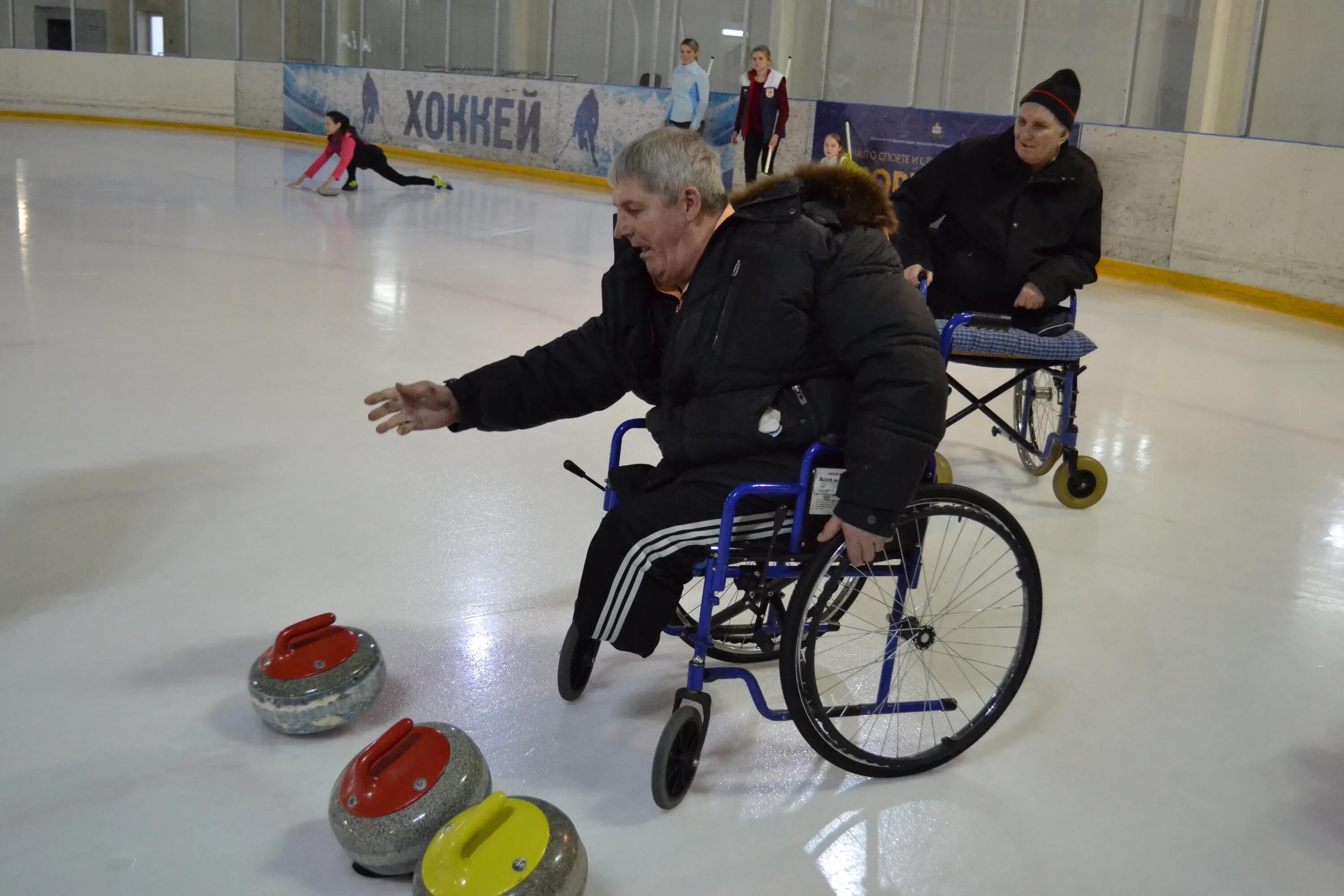Инвалид с сопровождающим. Как витька чеснок вёз лёху штыря в дом инвалидов. Стародуб. Инвалиды 2017. Зимняя спартакиада инвалидов 2023.