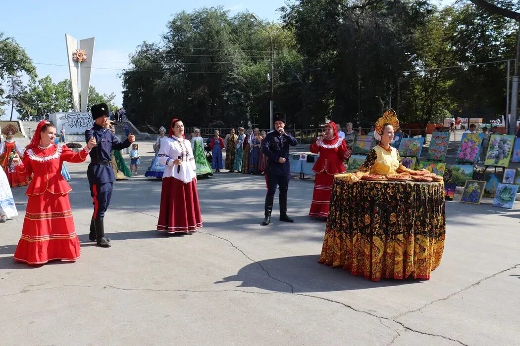 День города Энгельс. Энгельс праздники. С днем города. Выступление на празднике.