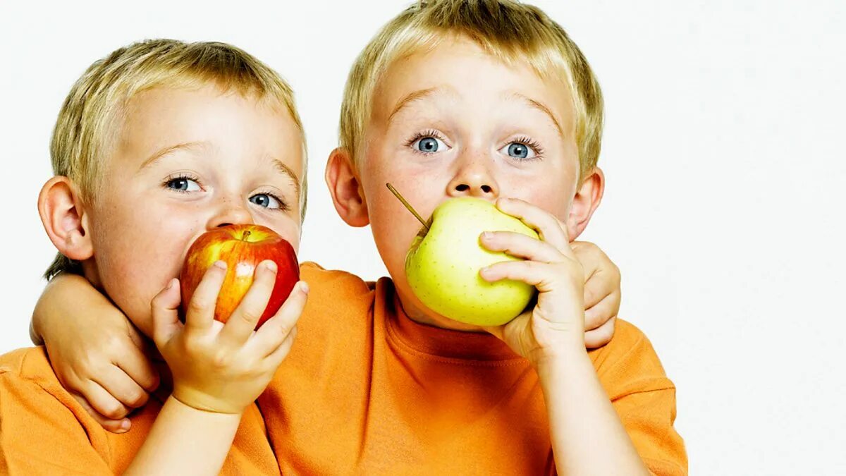 They were eating. Children eating Apple. Five children eat Apple. Kind eat Apple for Kids. Kids eating Apples.