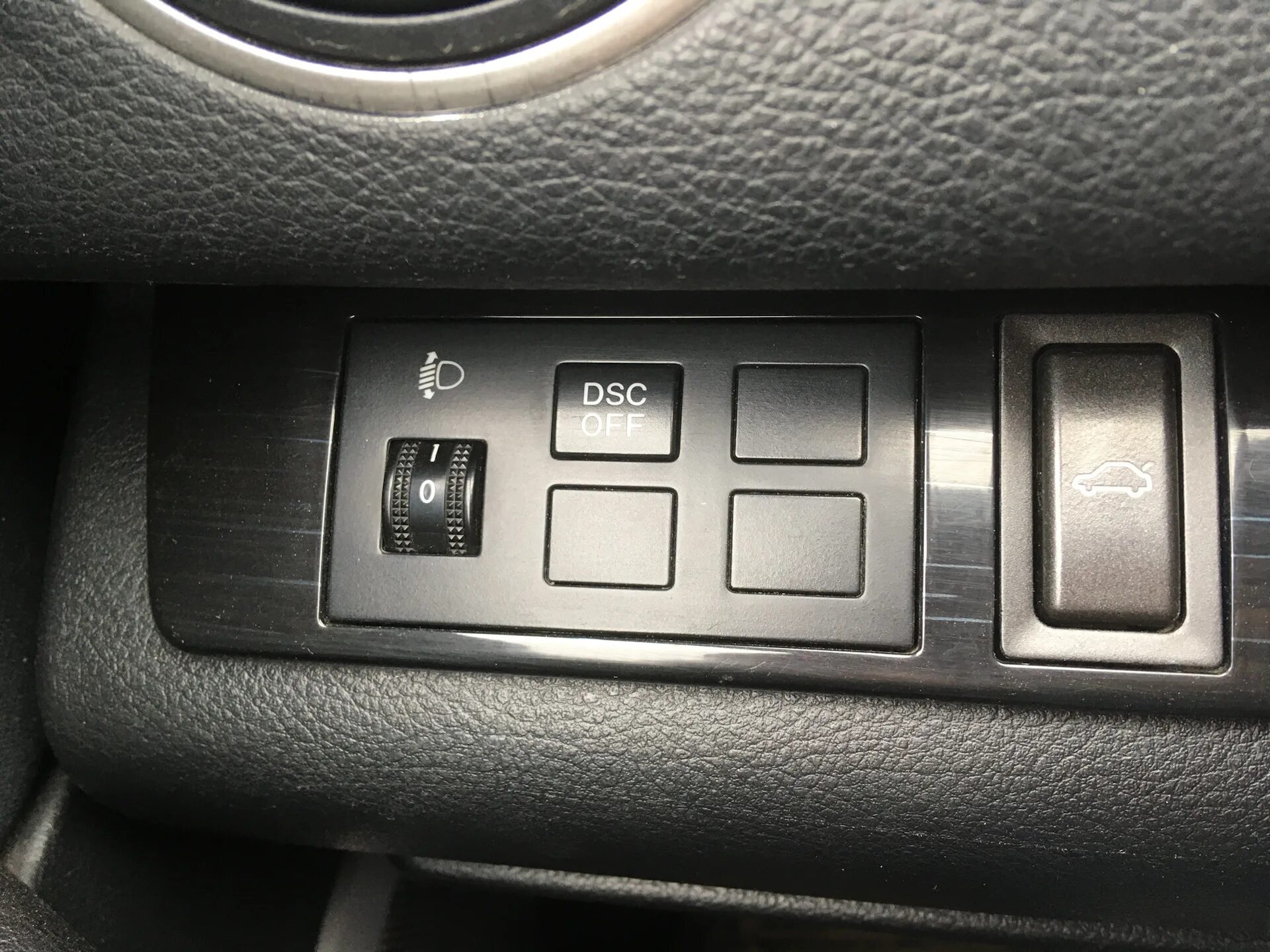 Кнопки мазда 6 gh. Кнопка багажника Мазда 6. Кнопка багажника Мазда 6 GH. Кнопка люка Mazda 6 GH.