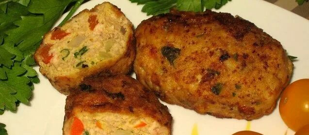 Котлеты с кускусом. Котлеты с кускусом. Кус кус с котлетой. Котлеты из чечевицы. Котлеты с кускусом и фаршем.