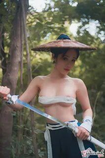 Đẹp mê hồn vơi bộ ảnh nữ kiếm khách khoe "bầu rượu" cực gợi cảm: ...