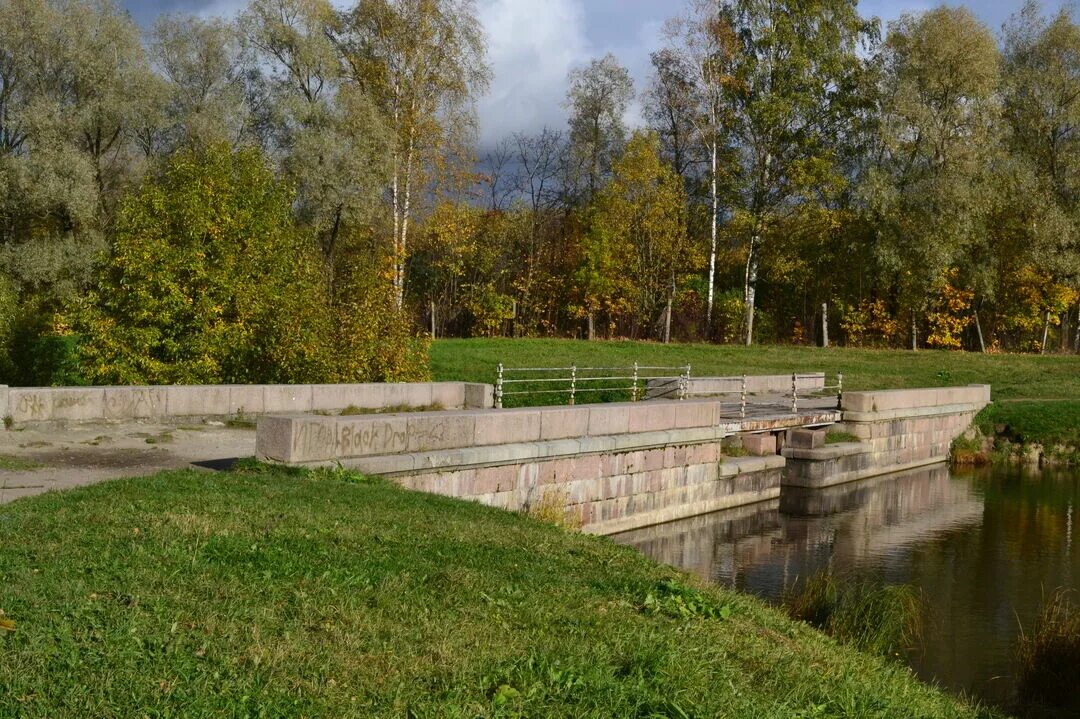 Парк запруды. Александровская плотина Пушкин, Александровский парк, река Кузьминка. Александровский парк дамба. Парк Кузьминский плотина. Дамба Пушкин.