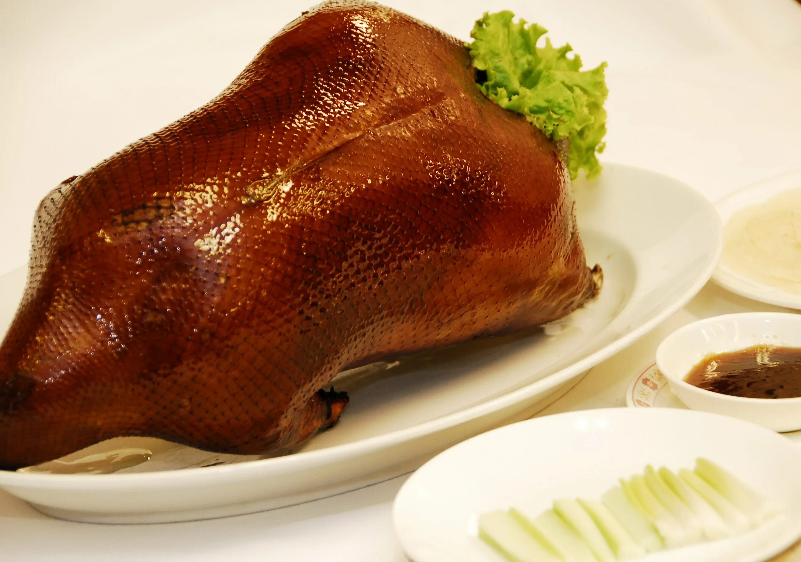 J peking duck. Утка по пекински. Пекинская утка ytka Club. Жареная утка по пекински. Утка по пекински в Китае.