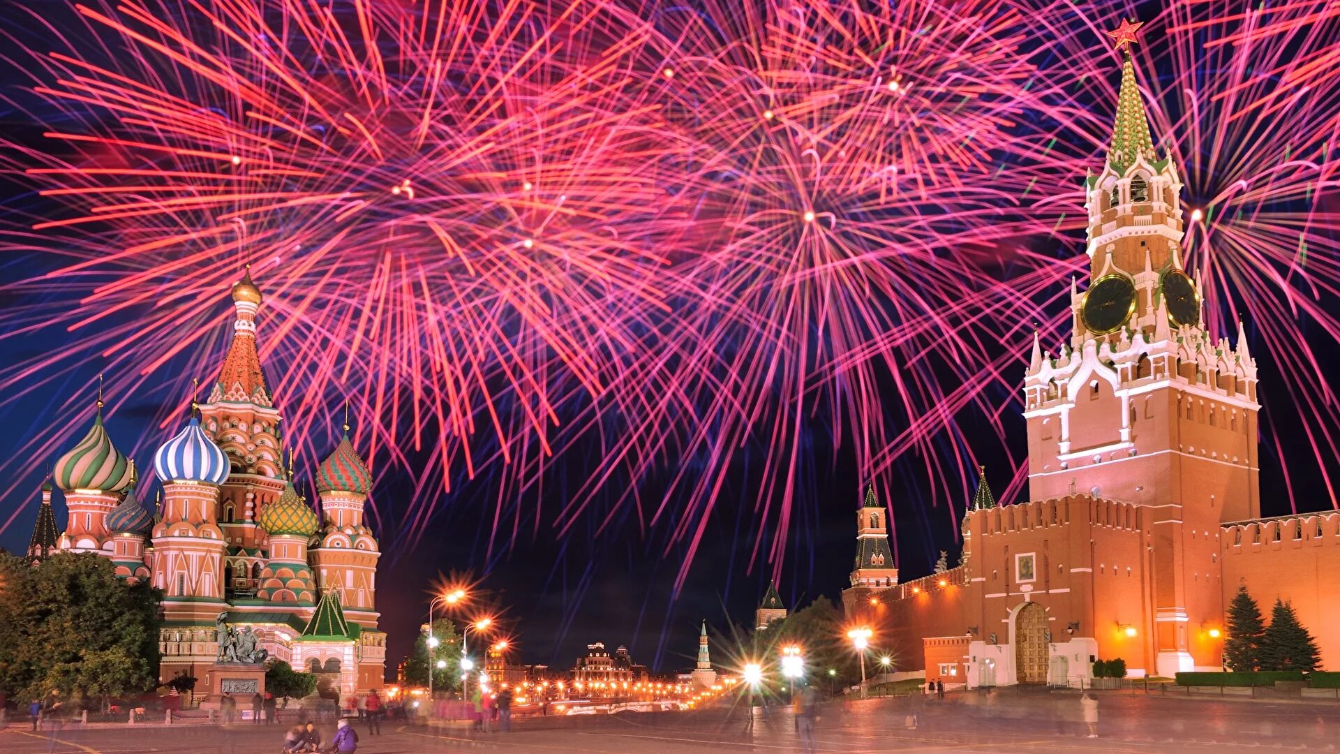 День победы город москва. Салют Победы в Москве. Москва красная площадь салют. Салют Победы на красной площади. Кремль салют.