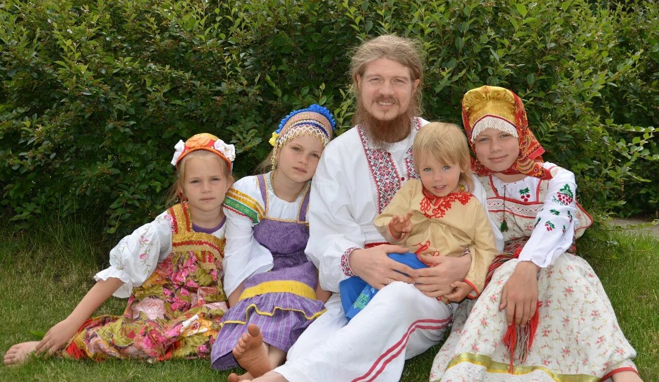Народы славянской семьи. Традиционная русская семья. Славянская семья. Национальная семья.
