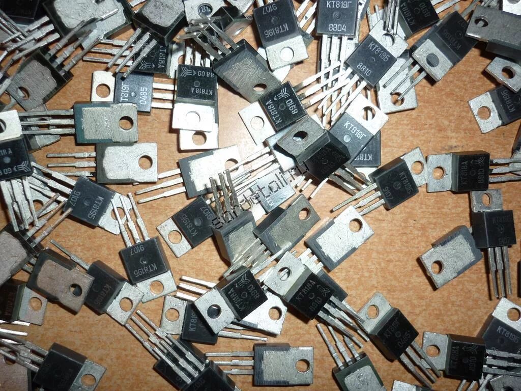 Типы смд корпусов. Конденсаторы. Резисторы транзисторы конденсаторы диоды. Транзисторы микросхемы. Транзисторы микросхемы.