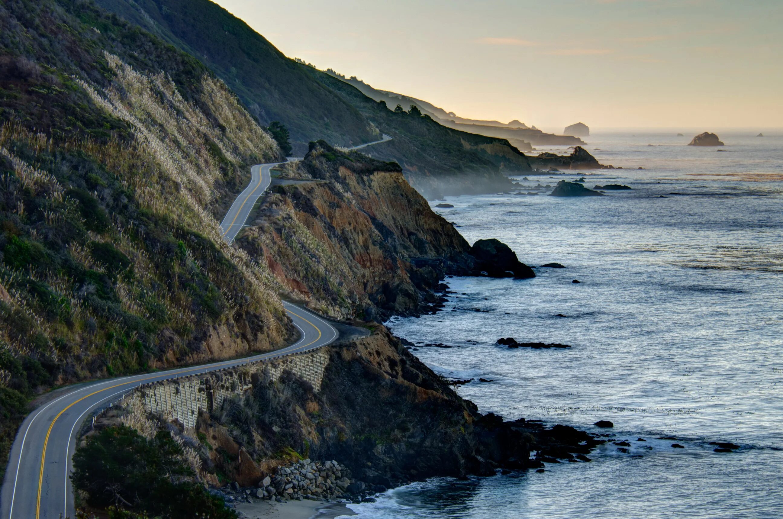 California Coast дорога. США big sur California дорога. Трасса вдоль побережья Калифорния. Лигурия дорога вдоль моря.