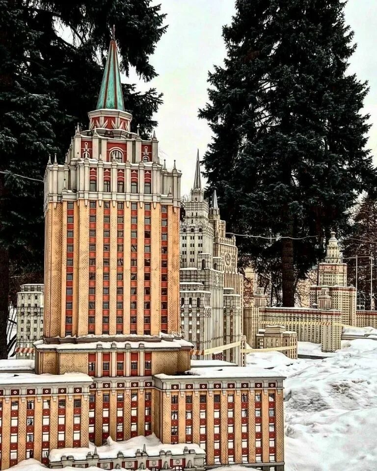 Мгу сталинка. Сталинские высотки мгу. 7 сталинок в москве. Семь сестер сталинские высотки. Семь сталинских высоток в москве.
