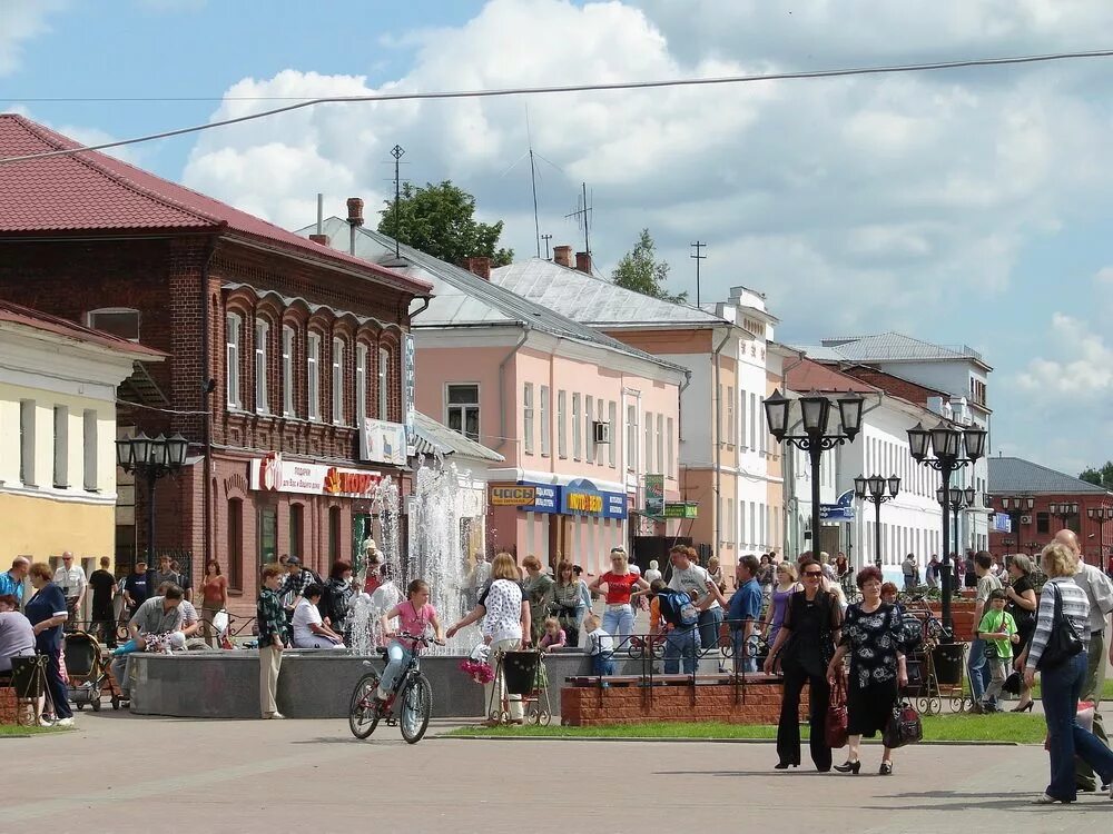 Сколько живет в иваново. Город Шуя Ивановской области. Шуя улица Малахия Белова. Малахия Белова Шуя. Центральный рынок Шуя Малахия Белова.