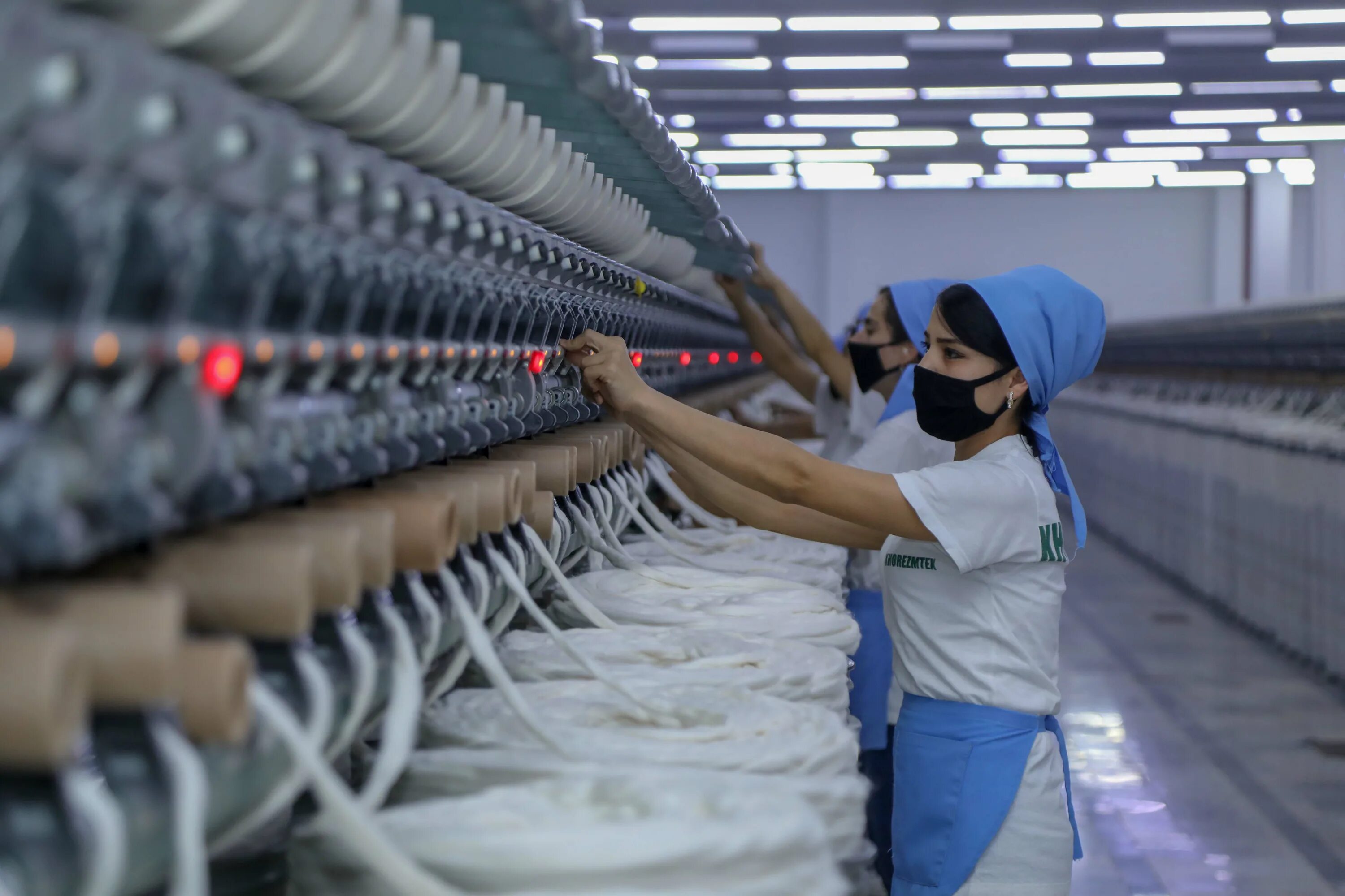 Тўқимачилик маҳсулотлари. Bukhara Cotton Textile Узбекистан. Узбекистан саноат. Текстильное производство.