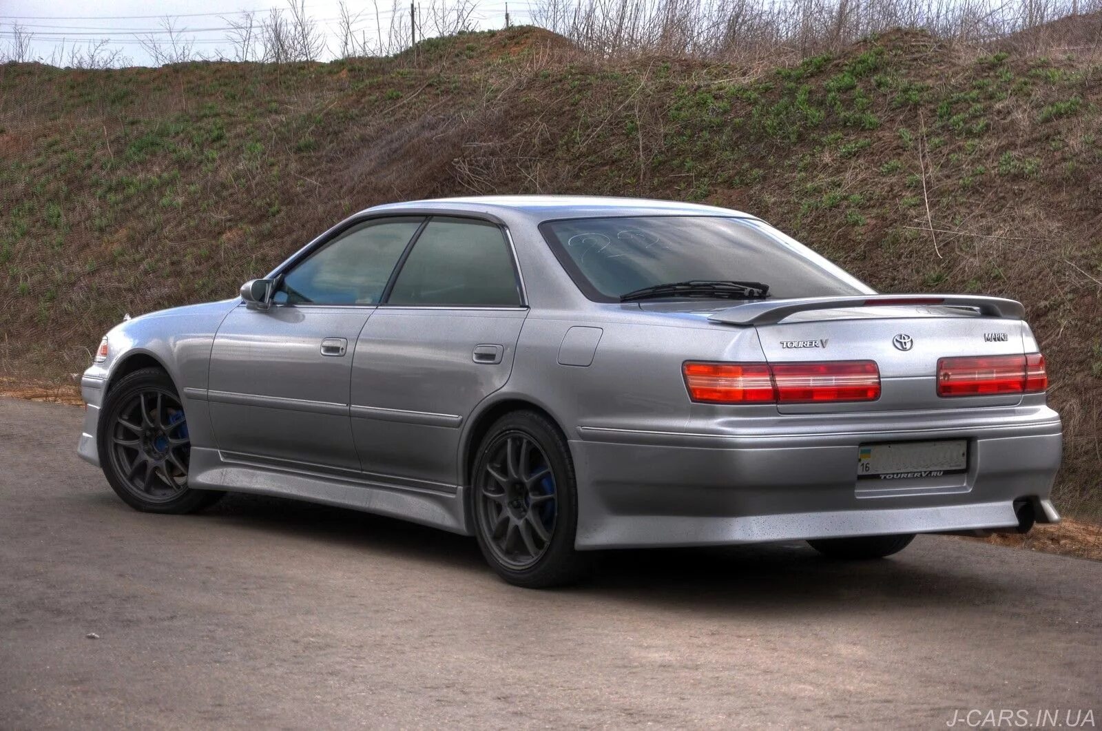 Mark tourer v. Toyota Mark 2 100. Toyota Mark 2 Tourer v.