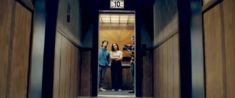 The messengers 2007. Нюша не перебивай клип. Игра в лифт. Ужастик лифт 2023. Ужастик лифт 2023.