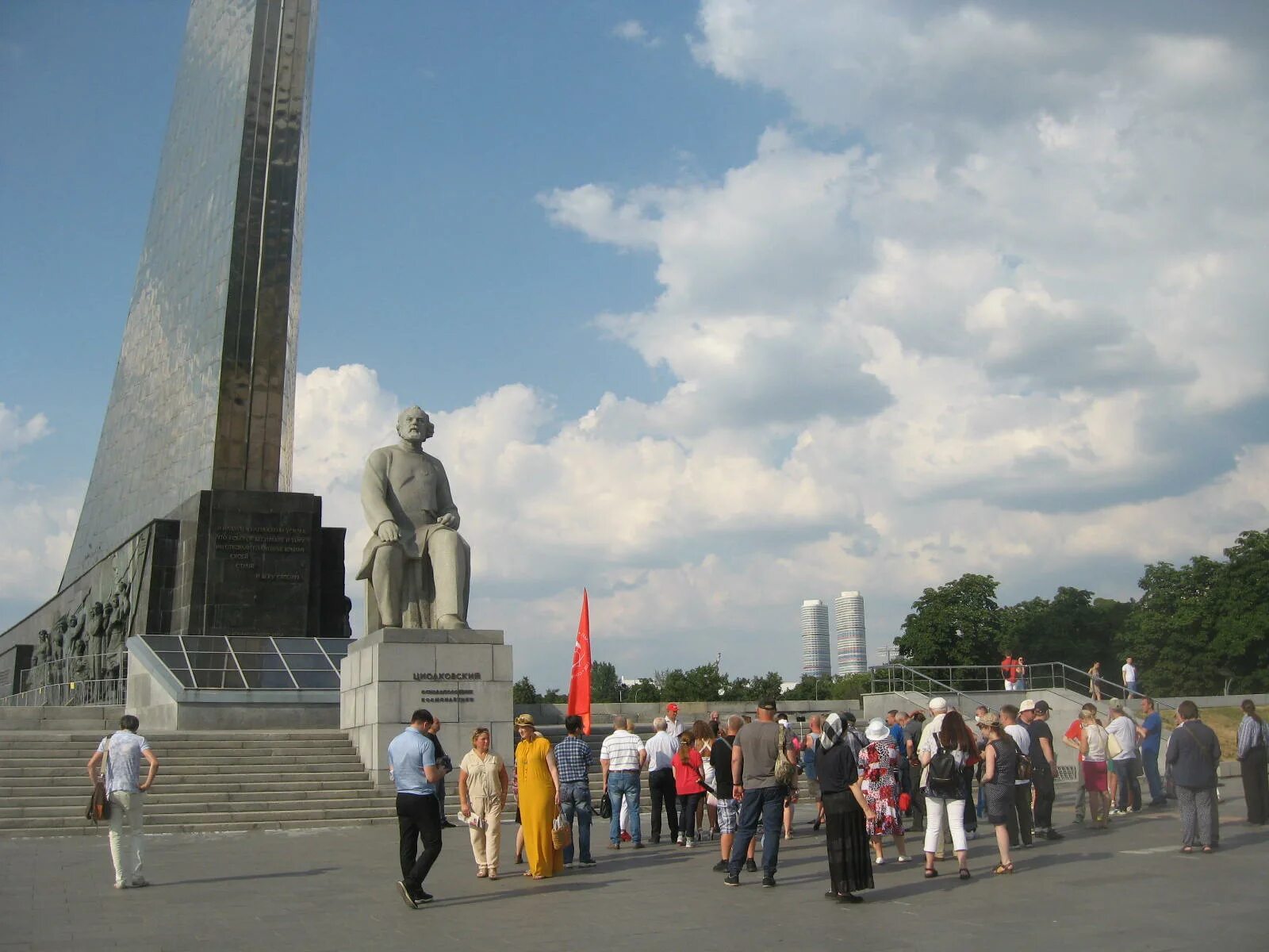 Кондратьев ВДНХ. ВДНХ день Победы 2023. Мобилизация ВДНХ. ВДНХ много людей.