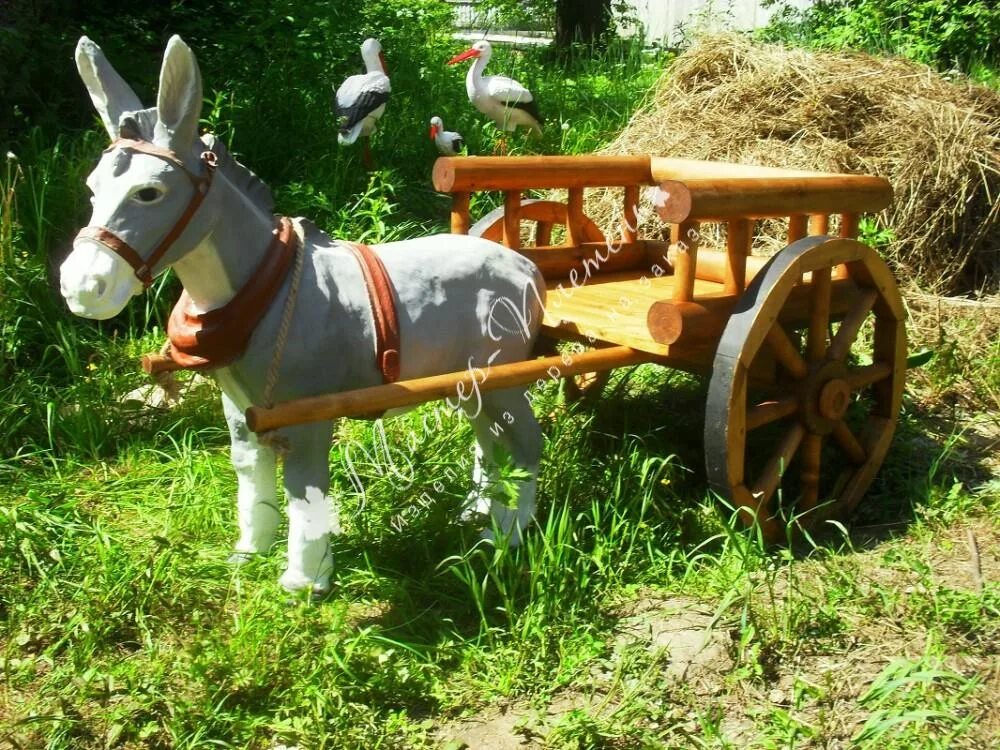 Ослик деревянный для сада. Ослик с тележкой для сада. Садовая фигура ослик с тележкой. Декоративная лошадь для сада.