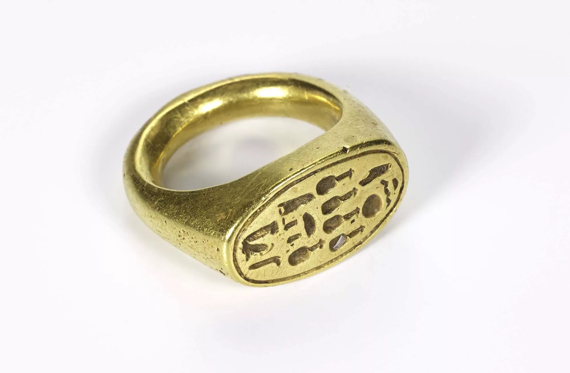 Перстень царица. Кольцо Нефертити золотое. Кольца древнего Египта. Кольца Египет золото Нефертити. Древнее кольцо древнего Египта.