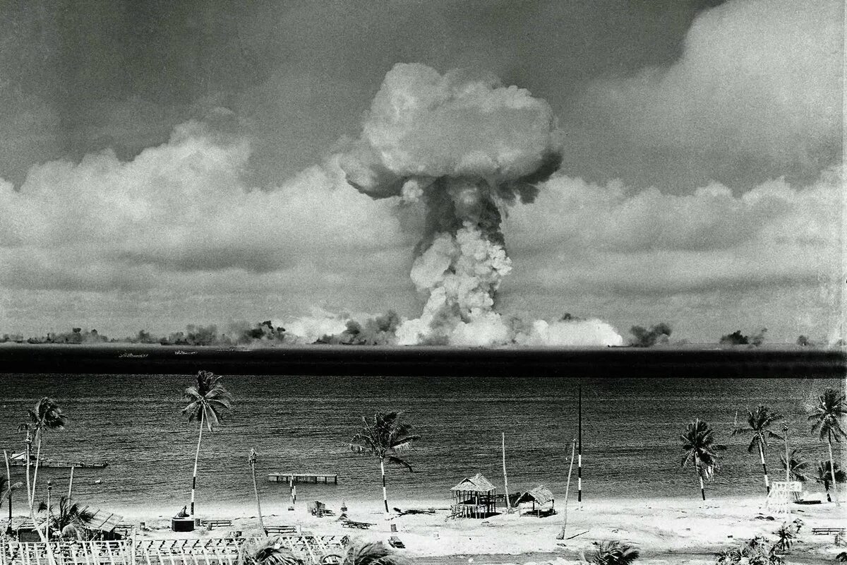 Ядерные взрывы в мире. Водородная бомба (1952-1953). Ядерный взрыв. Взрыв атомной бомбы. Ядерный гриб.