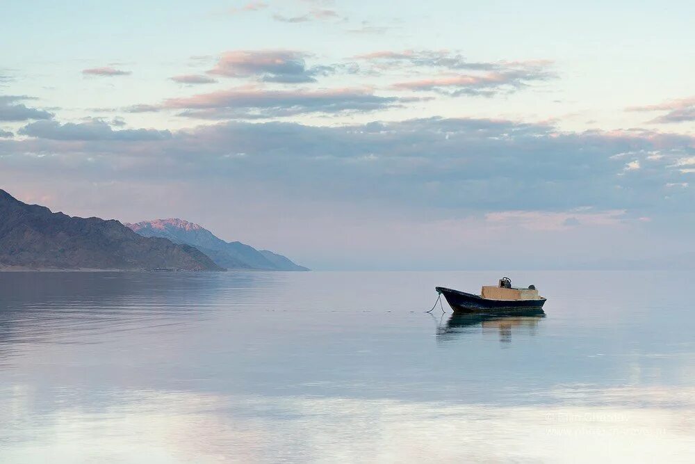 Штиль на море. Полный штиль на море. Полный штиль в океане. Штиль на море и лодка. Морской штиль