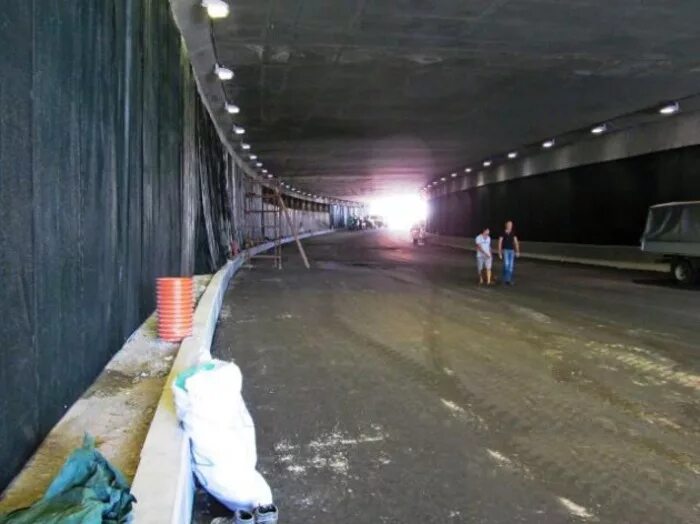 Подземная дорога то. Тоннель новый Арбат. Подземный тоннель на новом Арбате. Тоннель под новым Арбатом. Подземная дорога под новым Арбатом.