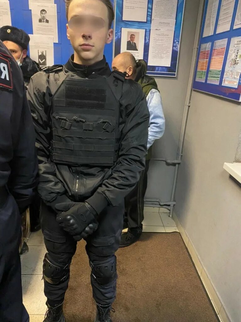 Мужчина силовик. Мужчина силовик. Стрелок силовых структур. Силовики в масках. Спецназ подтягивается.