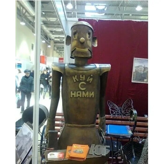 Куй жизнь. Куй с нами. куй куй. кузнец прикол. куй железный пока горячий.