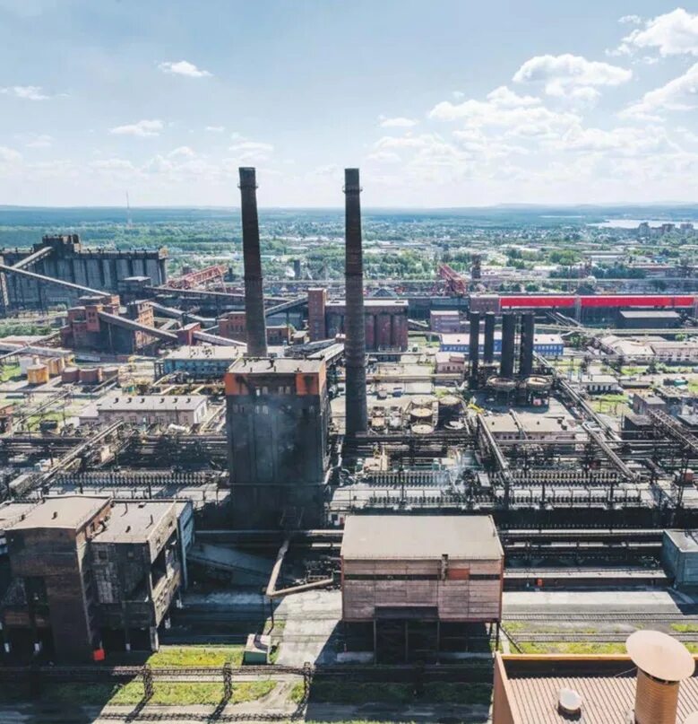 Коксовая батарея уральская сталь. Светофор липецк. Завод нлмк коксохим. Горит коксохим. Коксохимический цех нлмк.