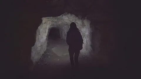 Девочки в пещере
