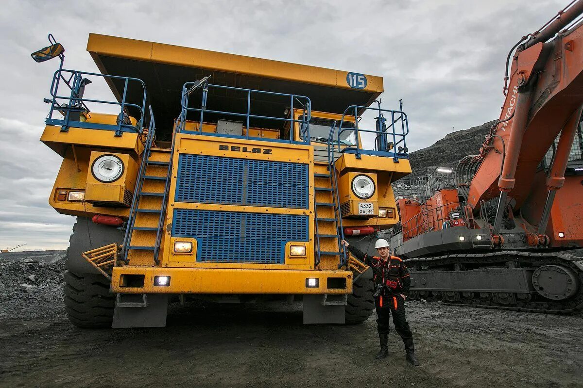 Как называется машина для работы. Проектировщик автомобилей. Сат 777е карьерный самосвал. Карьерный грузовик. Электропогрузчик вилочный леруа.