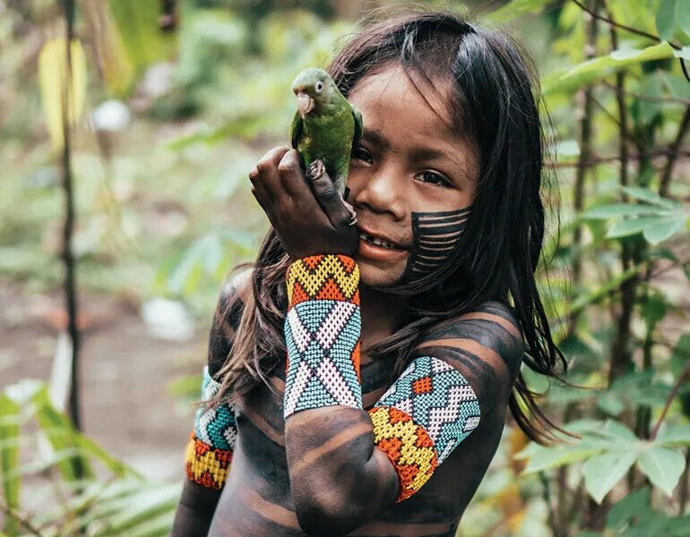 Tribe girl. Племя Шингу. Индейцы Xingu. Индейцы с реки Xingu Бразилия. Племени индейцев Шингу Kids.