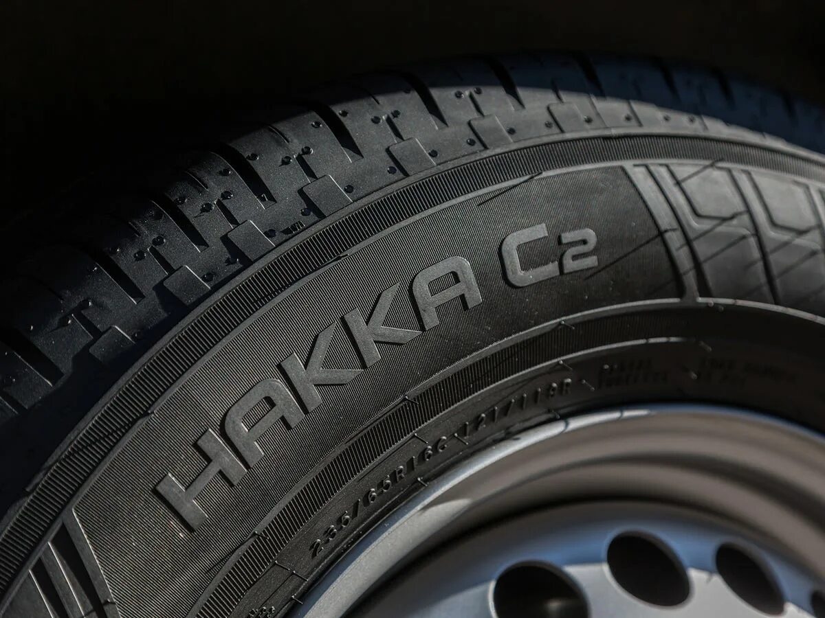 Нокиа резина лето. Nokian Tyres Hakka c2. Nokian Hakka c 2. Nokian 16c резина. Нокиан лето r16c.