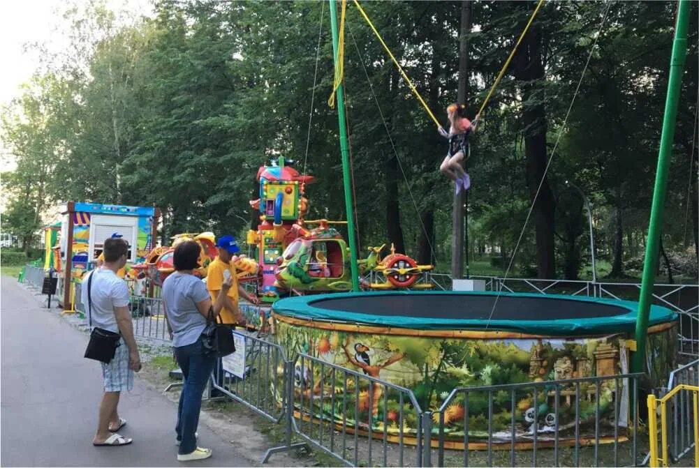 Королев развлечения. Парк Калинина Королев аттракционы. Парк аттракционов Карусель Королев. Жуковский парк аттракционов. Центральный городской парк Королев аттракционы.