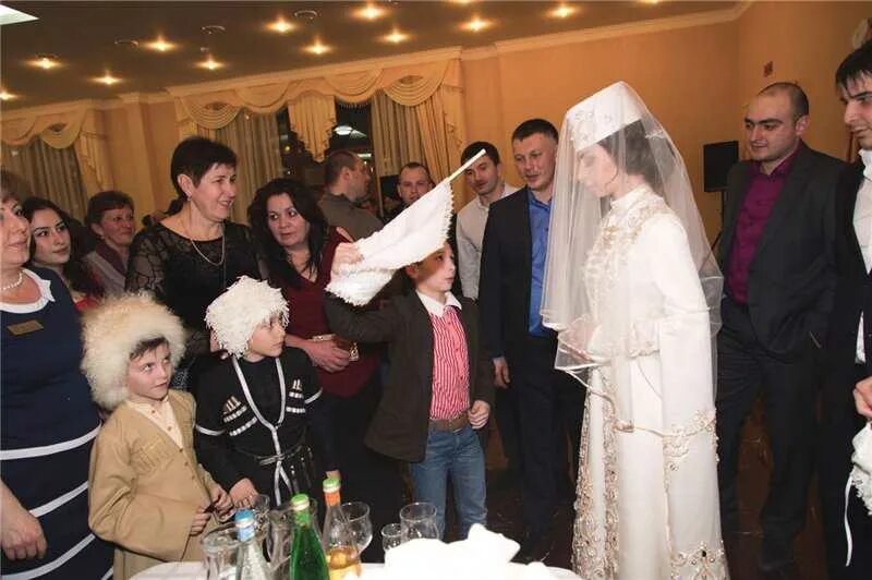 Грузия габовская свадьба. Карачаевцы карачаево черкессия. Свадьба в грузии традиции. Кавказская свадьба традиции. Свадьба в кабардино балкарии традиции.