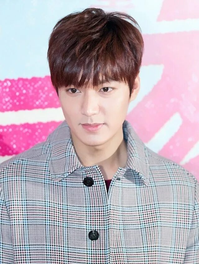 Корейцы родившиеся 1996 год. Lee min ho 2022. Ли мин хо айдол. Ли мин хо фото. Ли мин хо сердечко.