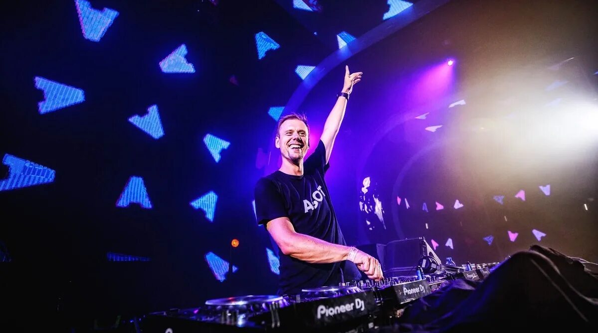 Man asot. Armin van. ван бюрен. asot armin. армин ван бюрен 2025.