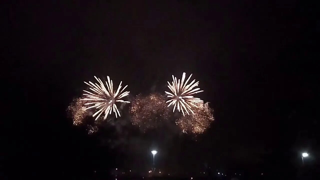 Салют картинки красивые. Нижний тагил салют юбилей. Салют на день города нижний тагил. Салют в нижнем тагиле на день города 2022. Отмена салюта.